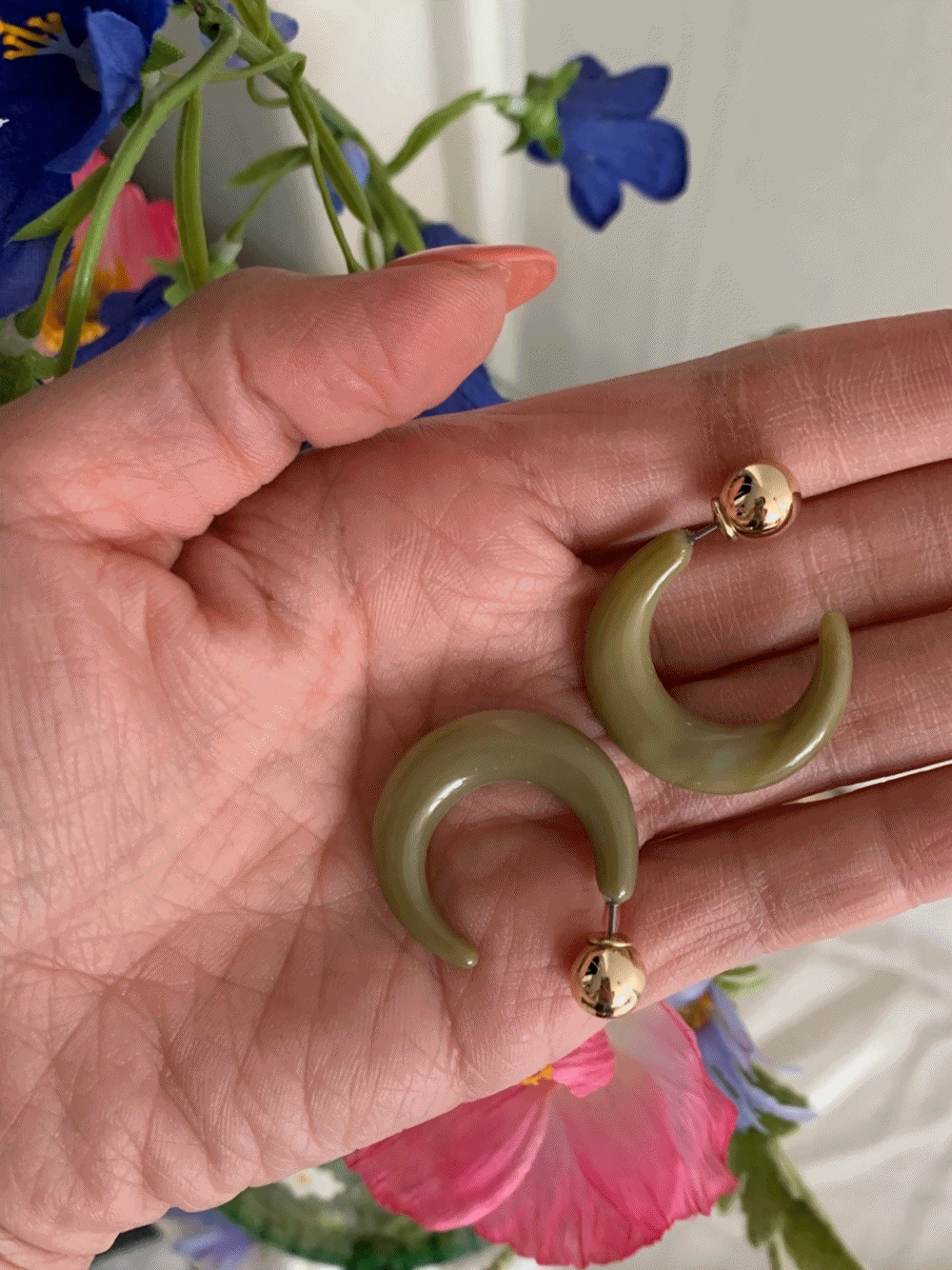 [Acc] Moon Ear Ring / one color
